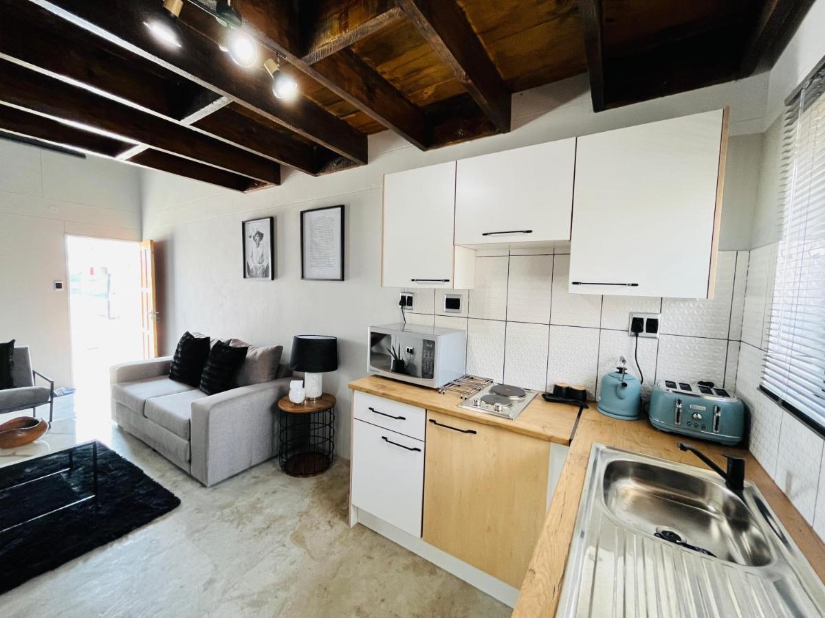 Kates Nest Guesthouse Oshakati Eksteriør bilde